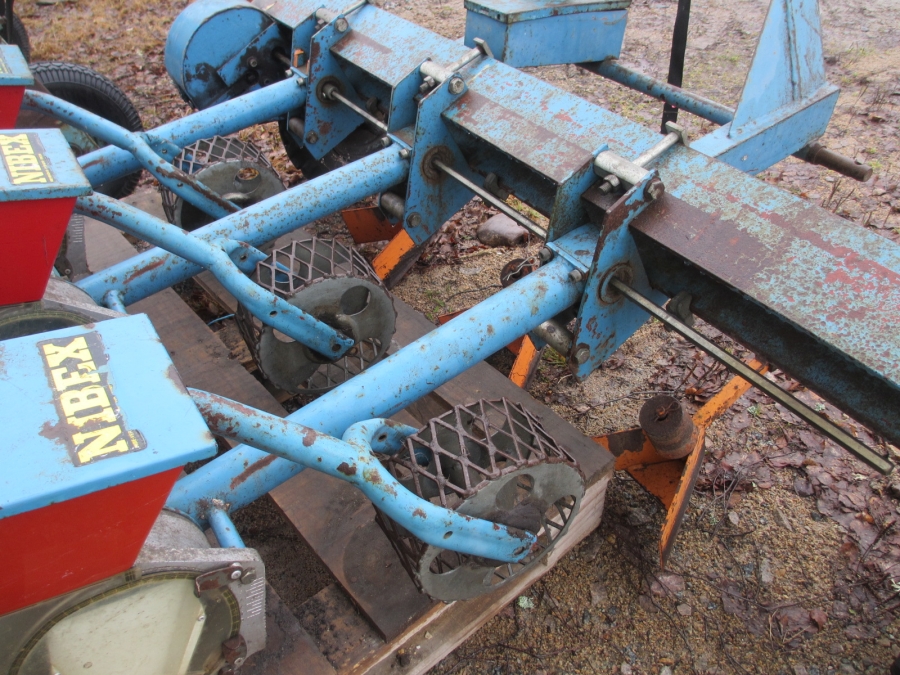 3798 Nibex 300 seeding machine 3 row