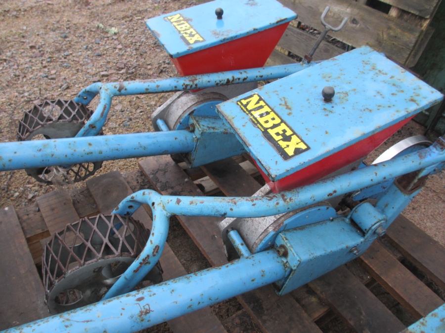 3798 Nibex 300 seeding machine 3 row