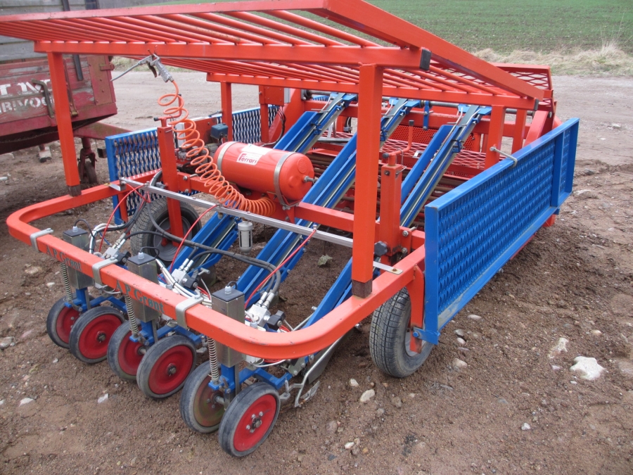 3825 Ferrari planting machine 3 row pneumatical