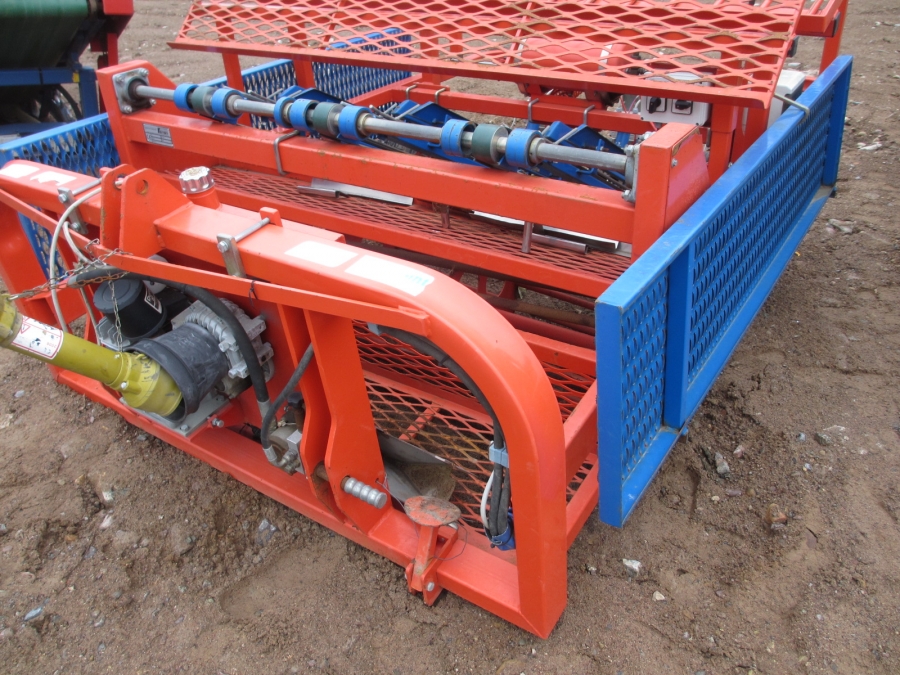 3825 Ferrari planting machine 3 row pneumatical