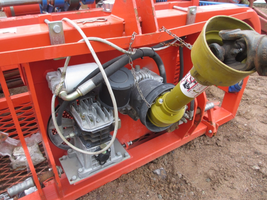 3825 Ferrari planting machine 3 row pneumatical