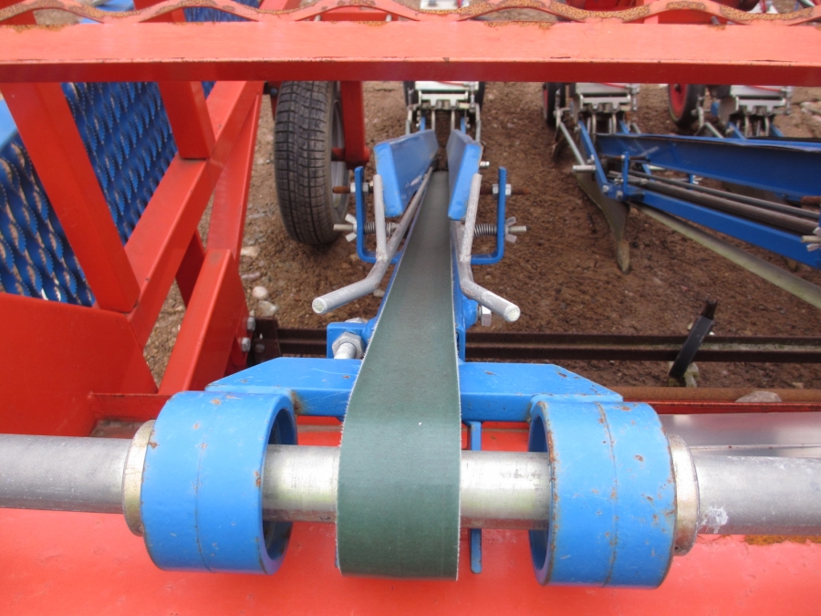 3825 Ferrari planting machine 3 row pneumatical