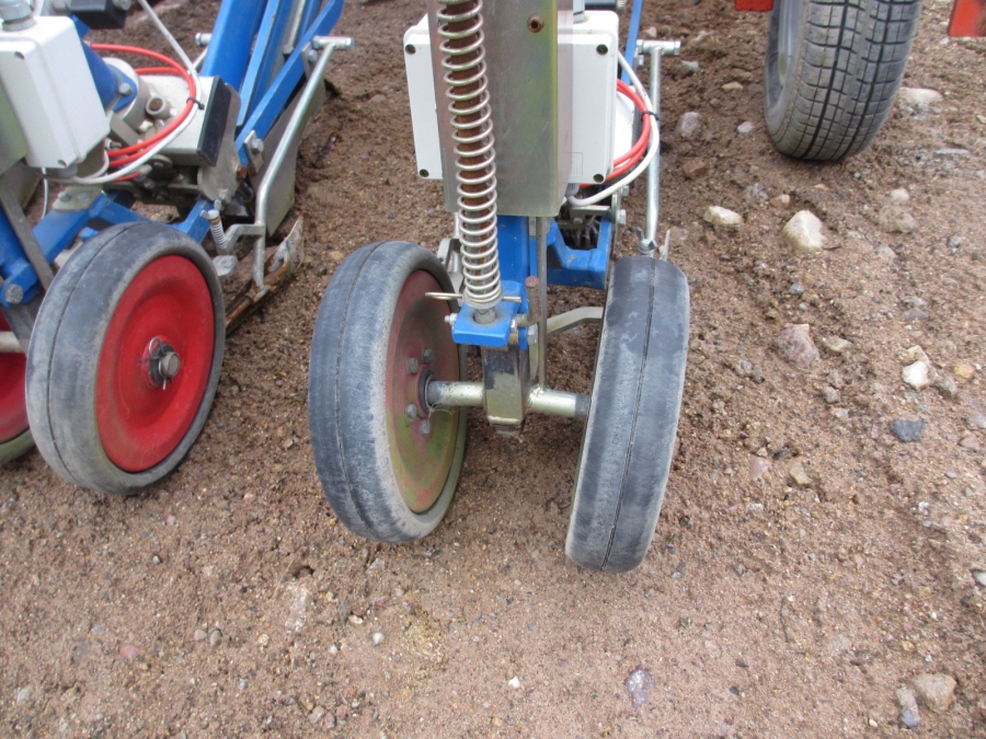 3825 Ferrari planting machine 3 row pneumatical