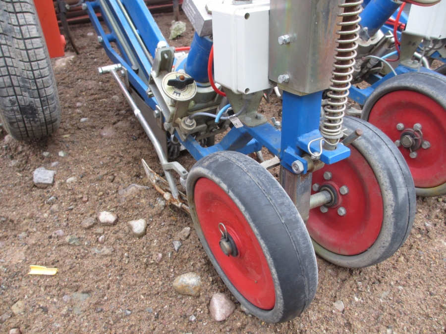 3825 Ferrari planting machine 3 row pneumatical