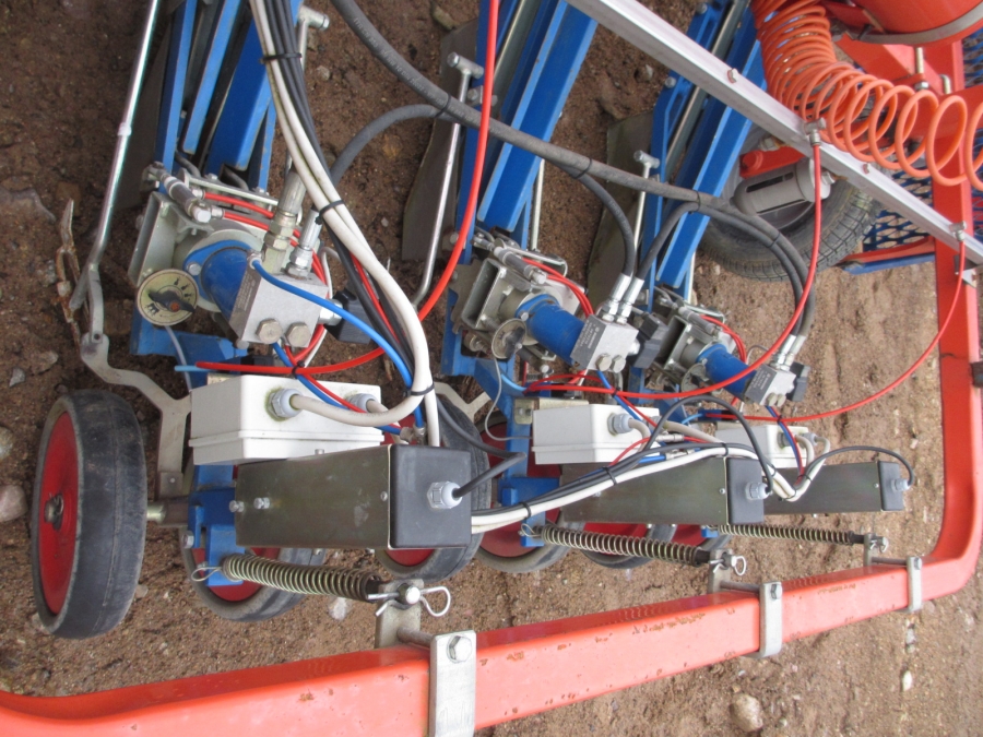 3825 Ferrari planting machine 3 row pneumatical