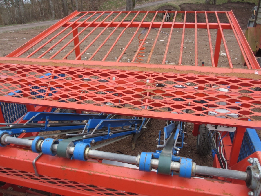 3825 Ferrari planting machine 3 row pneumatical