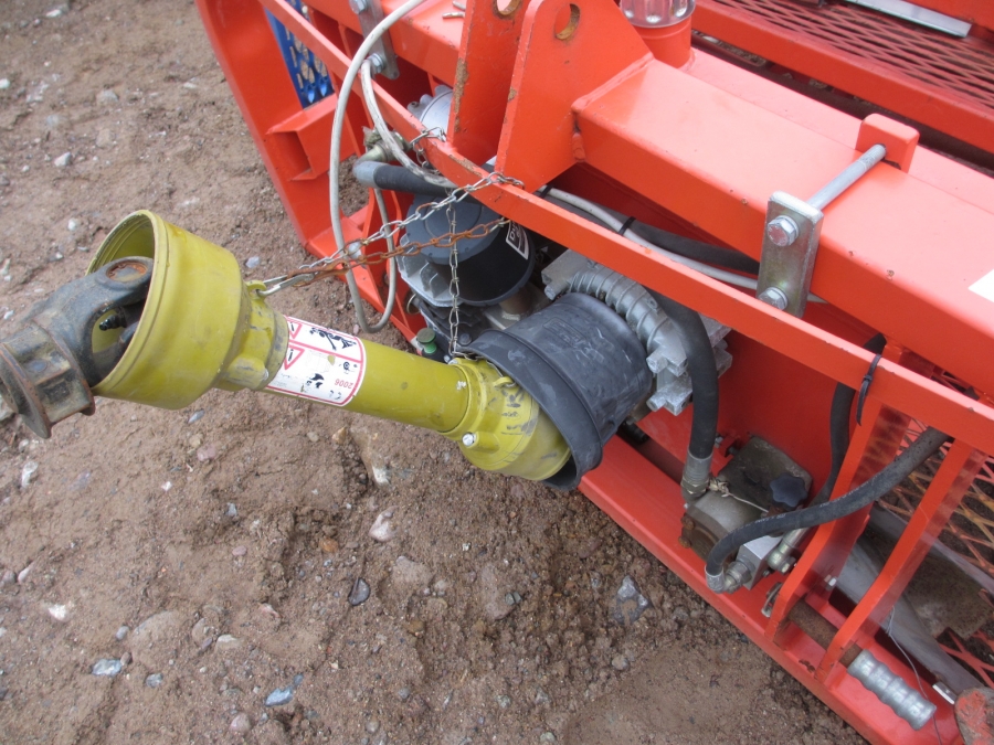 3825 Ferrari planting machine 3 row pneumatical