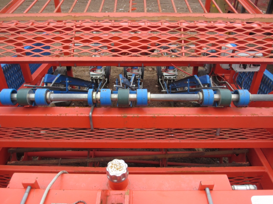 3825 Ferrari planting machine 3 row pneumatical