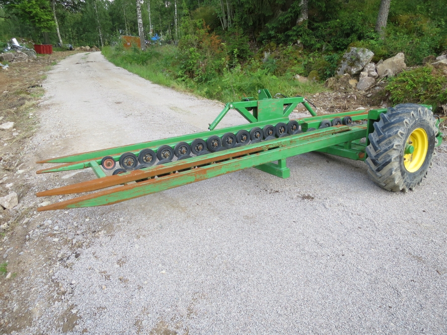 3831 Juko 1 row trailed potato harvester