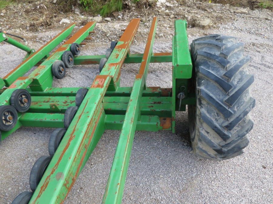 3831 Juko 1 row trailed potato harvester