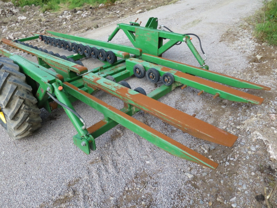 3831 Juko 1 row trailed potato harvester