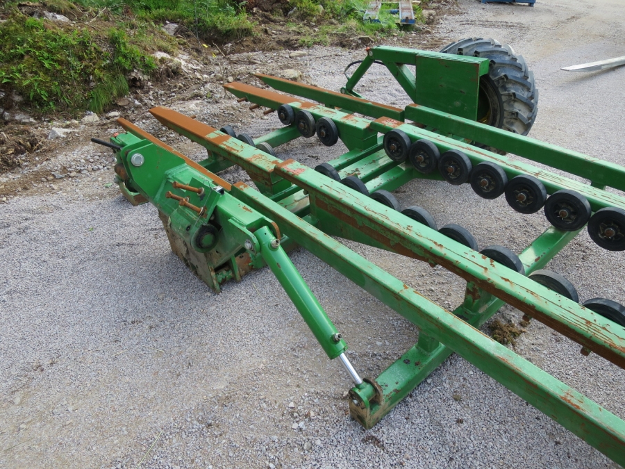 3831 Juko 1 row trailed potato harvester