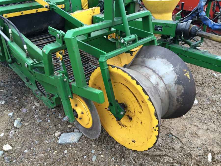 3831 Juko 1 row trailed potato harvester