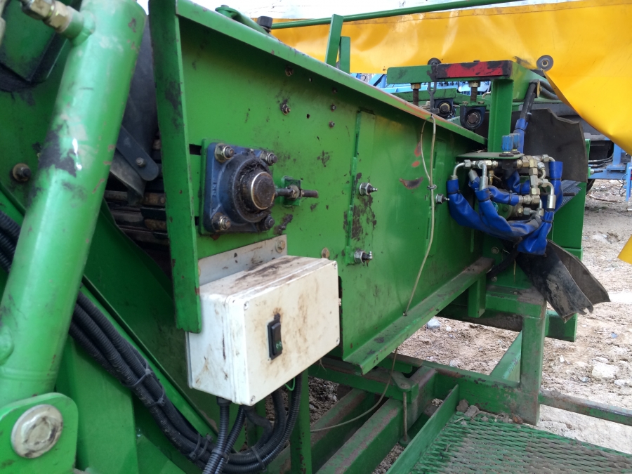 3831 Juko 1 row trailed potato harvester