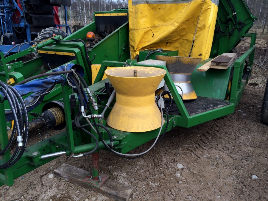 3831 Juko 1 row trailed potato harvester
