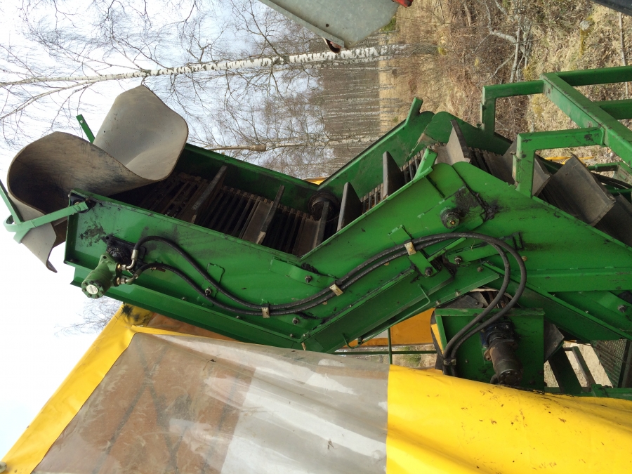 3831 Juko 1 row trailed potato harvester