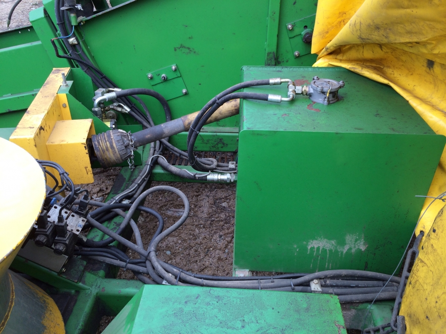 3831 Juko 1 row trailed potato harvester
