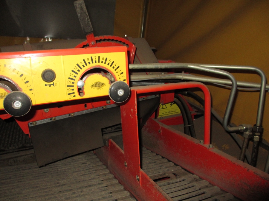 3835 Grimme SE70-20 potato harvester