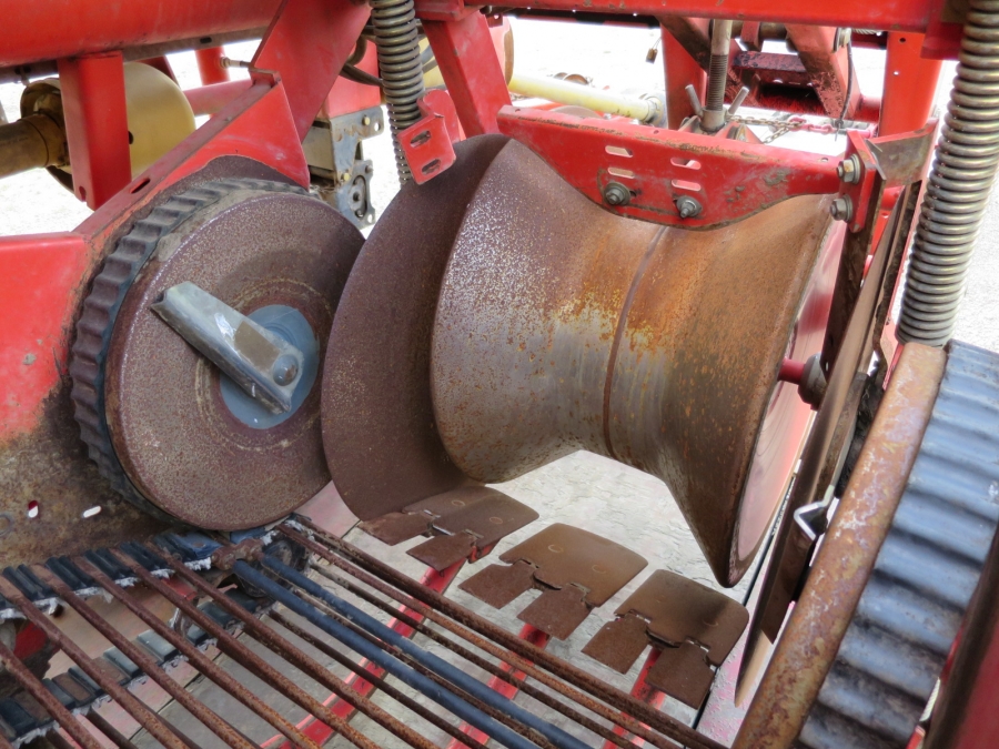 3874 Grimme SE75-40 potato harvester
