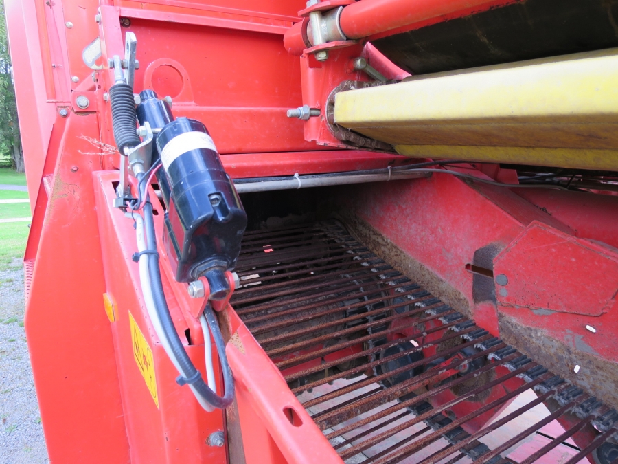 3874 Grimme SE75-40 potato harvester