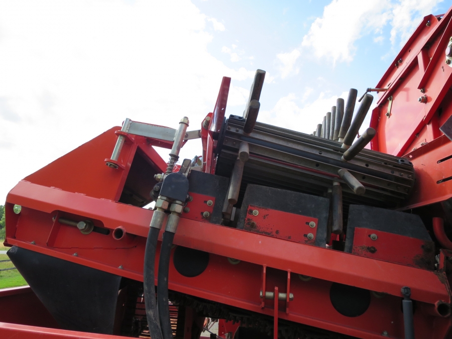 3874 Grimme SE75-40 potato harvester