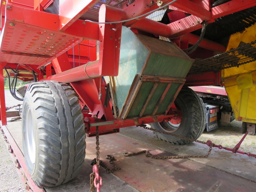 3874 Grimme SE75-40 potato harvester