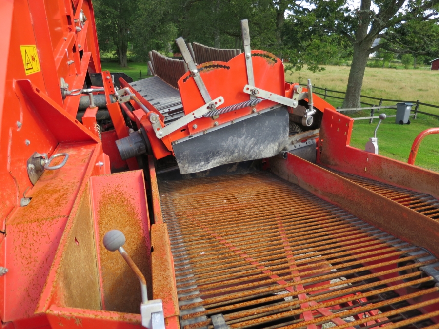 3874 Grimme SE75-40 potato harvester