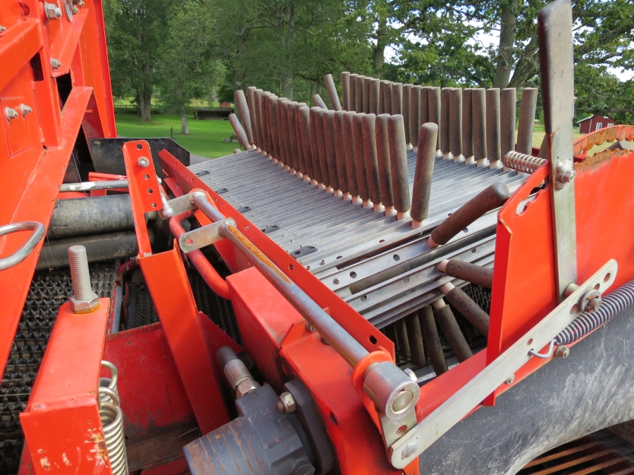 3874 Grimme SE75-40 potato harvester