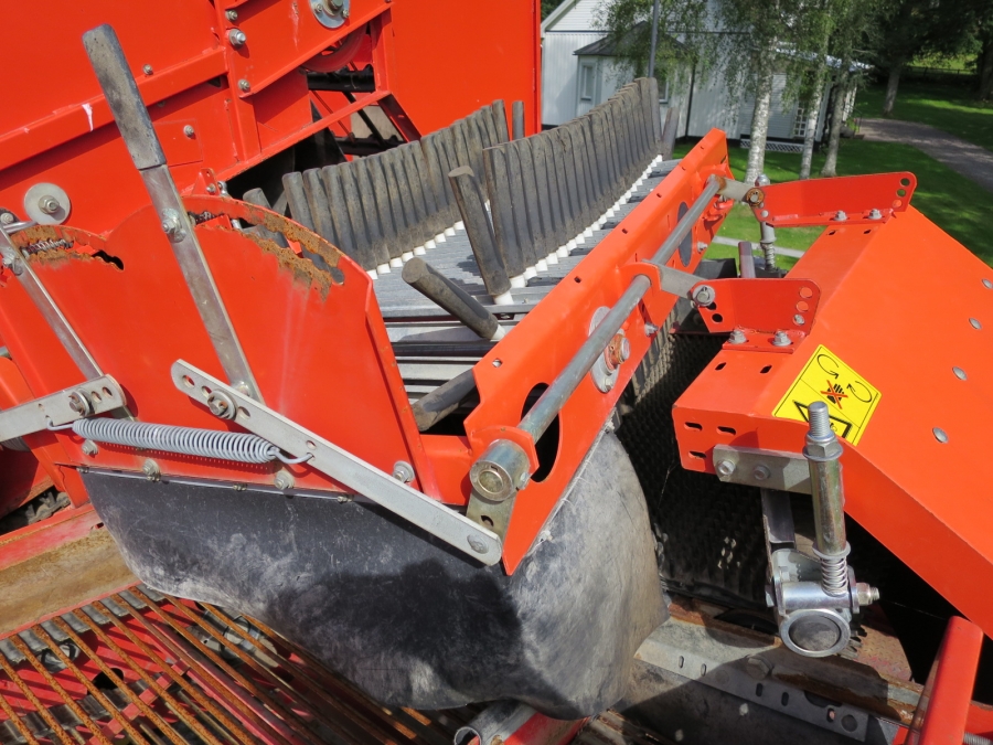 3874 Grimme SE75-40 potato harvester