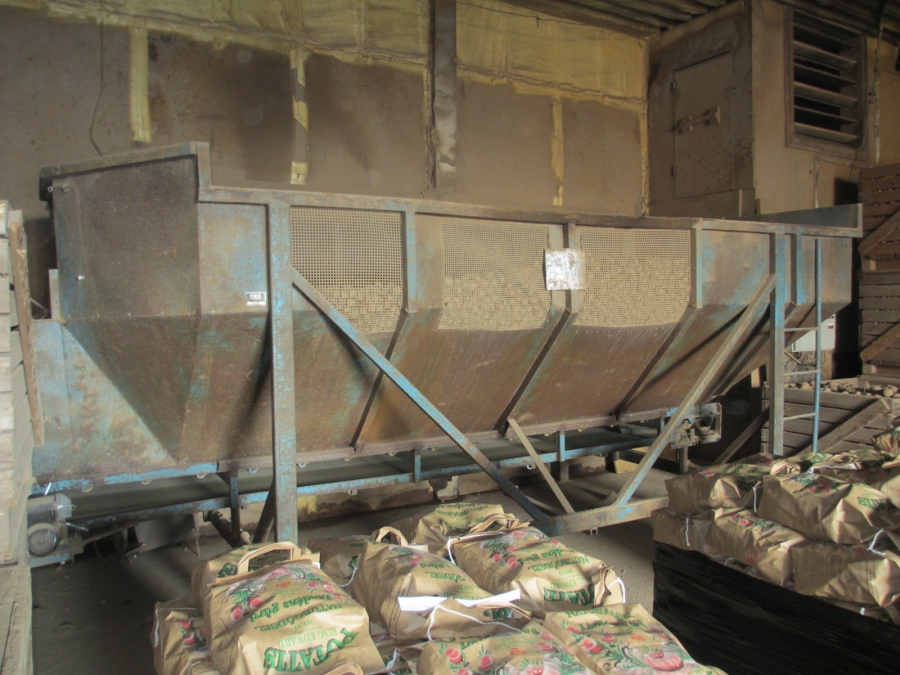 3875 EMVE screen grader line for potato/onion year 2009