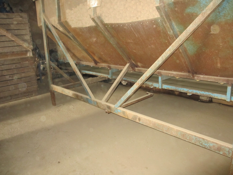 3875 EMVE screen grader line for potato/onion year 2009