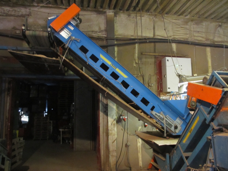 3875 EMVE screen grader line for potato/onion year 2009