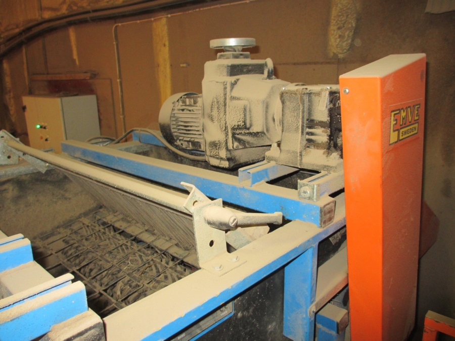 3875 EMVE screen grader line for potato/onion year 2009