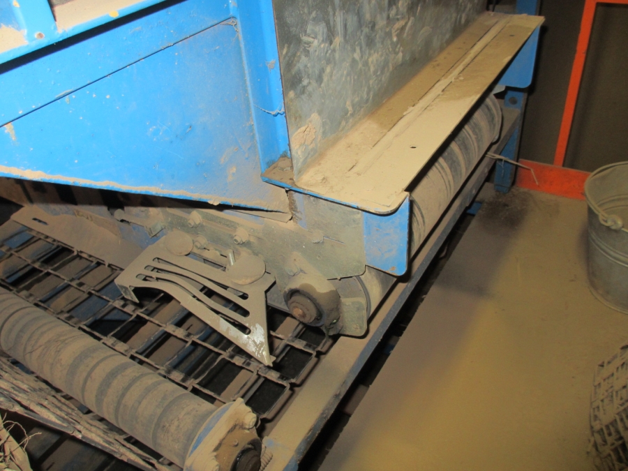 3875 EMVE screen grader line for potato/onion year 2009