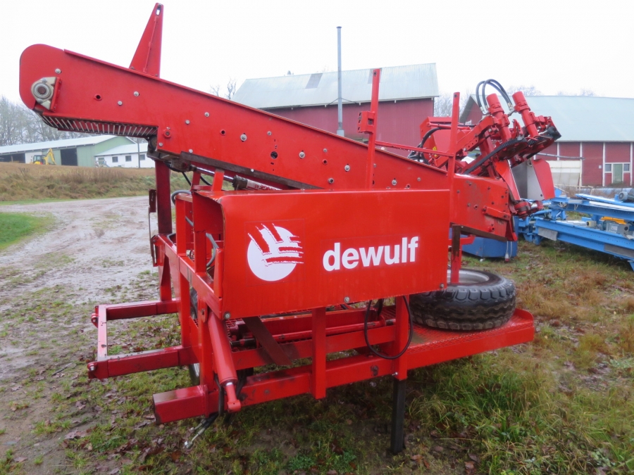 3920 Dewulf P3CC carrot harvester with auto box system
