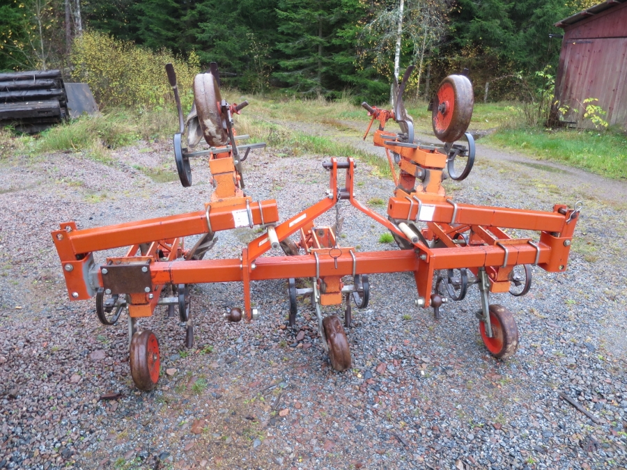 3964 Checchi & Magli disc ridger 4 row