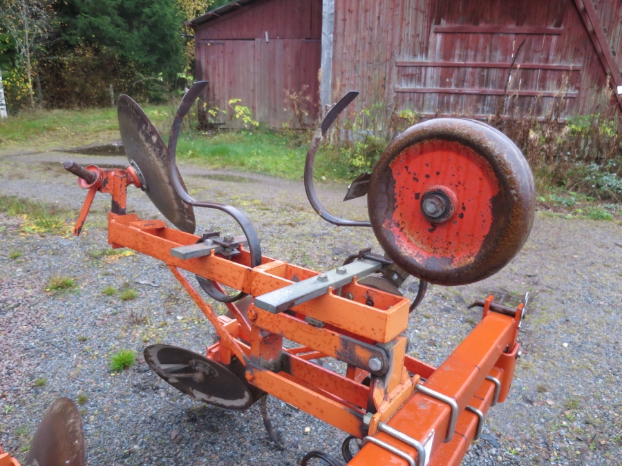3964 Checchi & Magli disc ridger 4 row