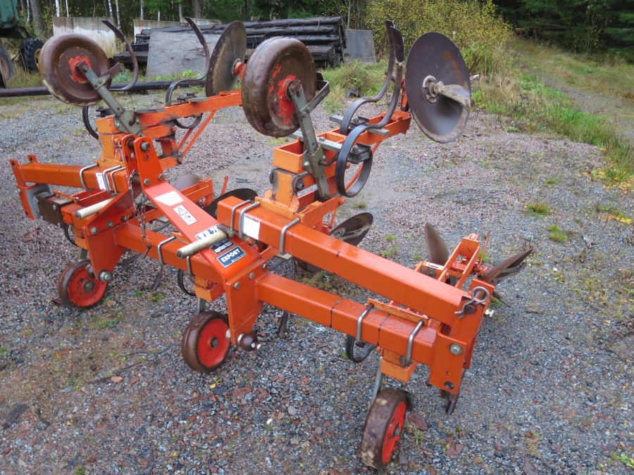 3964 Checchi & Magli disc ridger 4 row