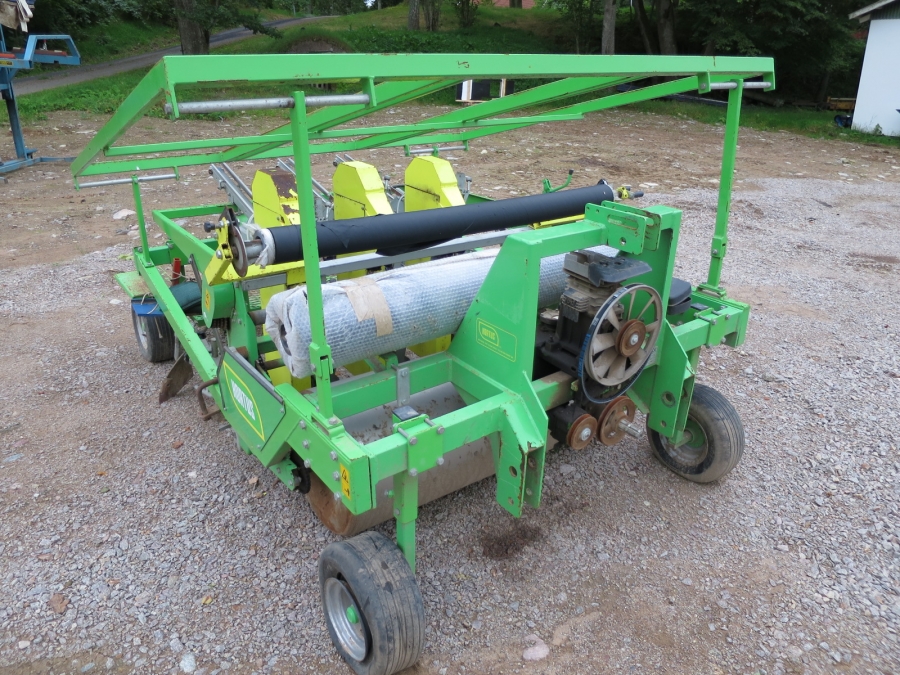 3974 Hortus transplanter 3 row