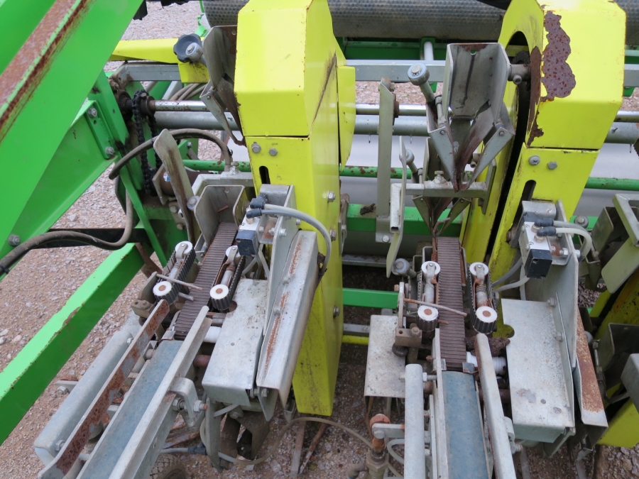 3974 Hortus transplanter 3 row