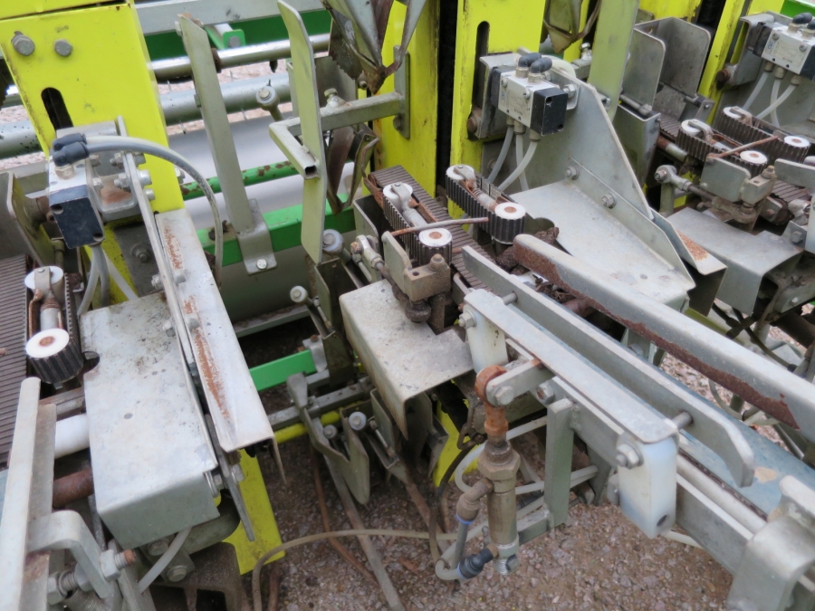 3974 Hortus transplanter 3 row