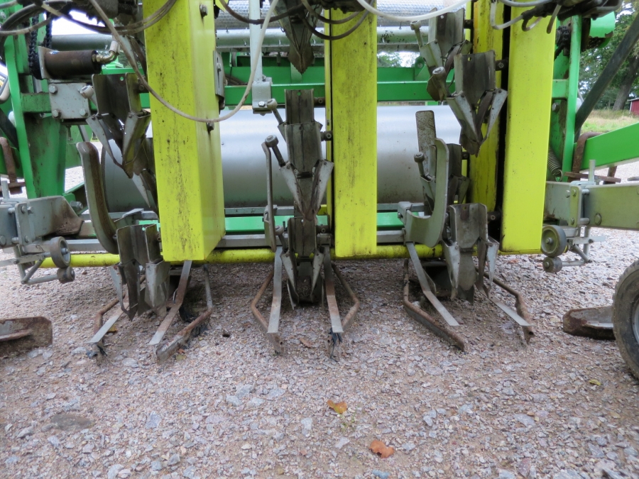 3974 Hortus transplanter 3 row
