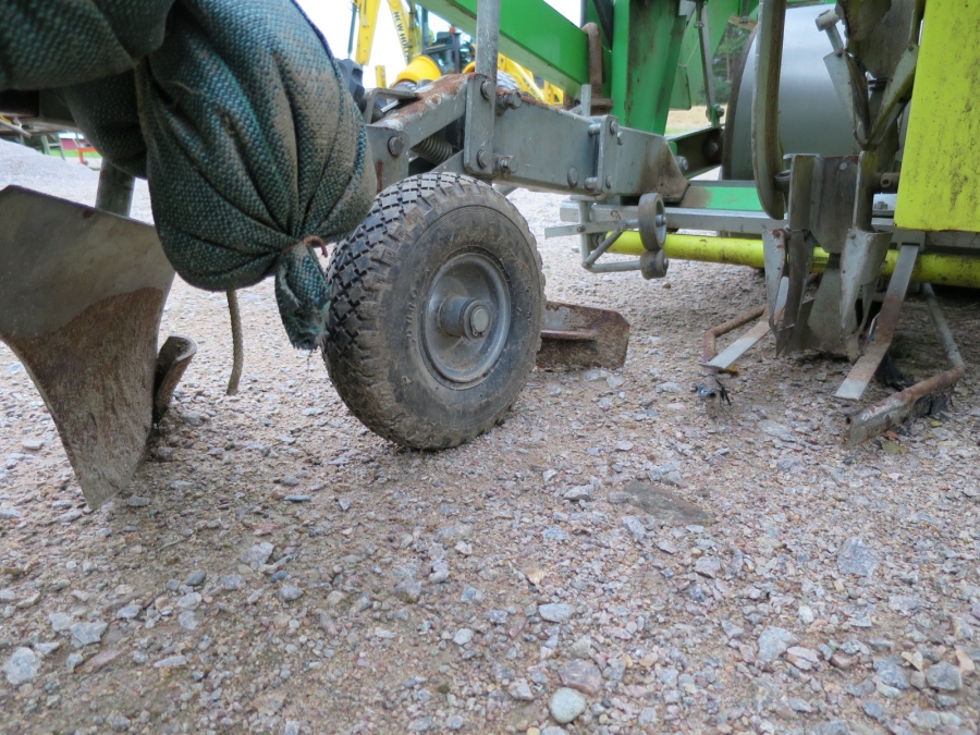 3974 Hortus transplanter 3 row