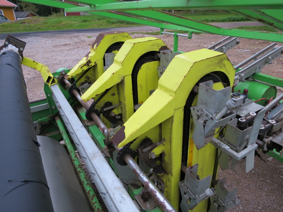 3974 Hortus transplanter 3 row