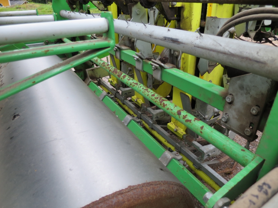 3974 Hortus transplanter 3 row