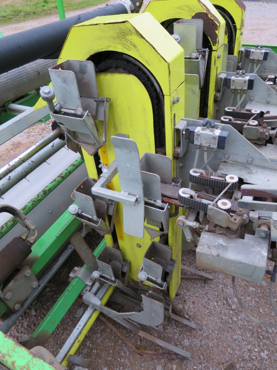 3974 Hortus transplanter 3 row