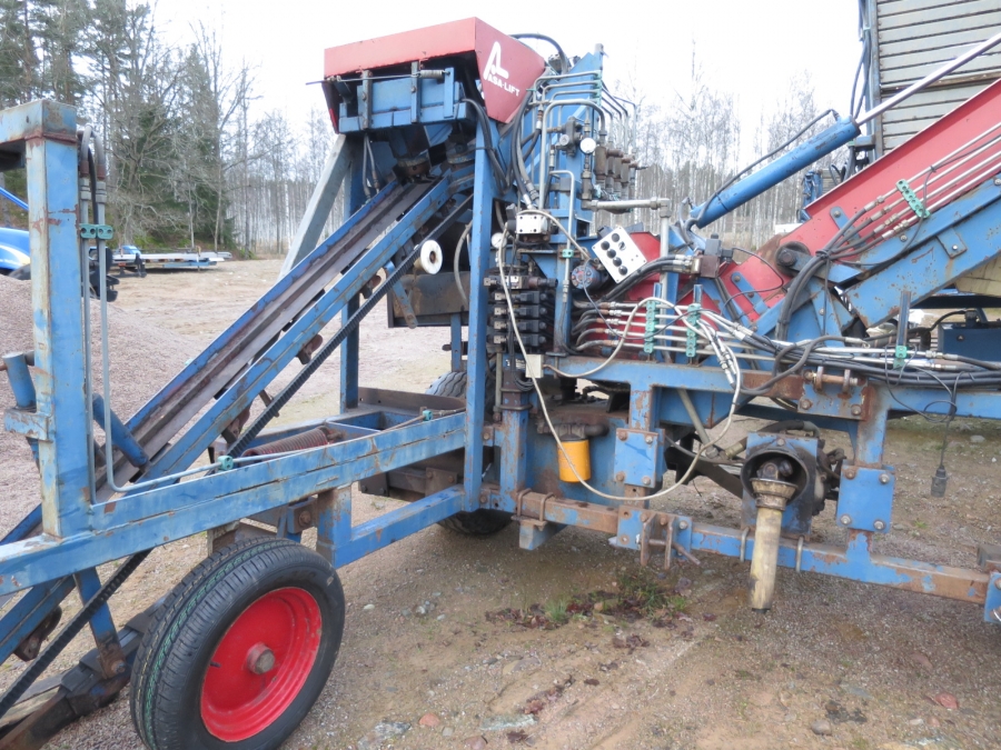 3975 Asa-Lift carrot harvester 1 row with elevator