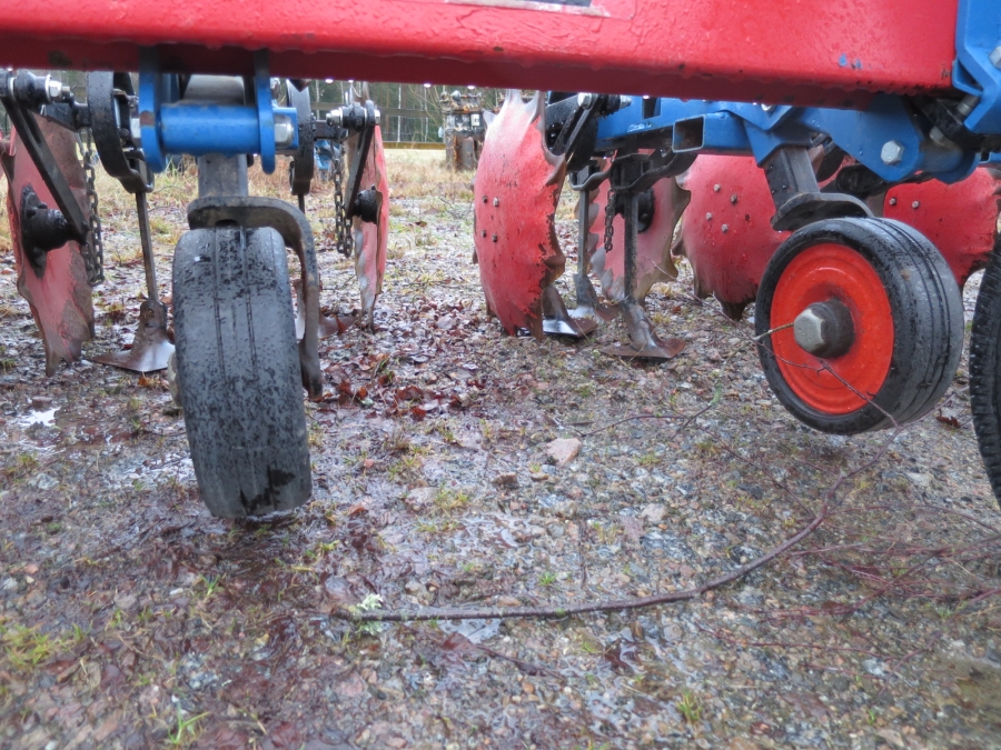 3981 Hatzenbichler row crop cultivator 9 row