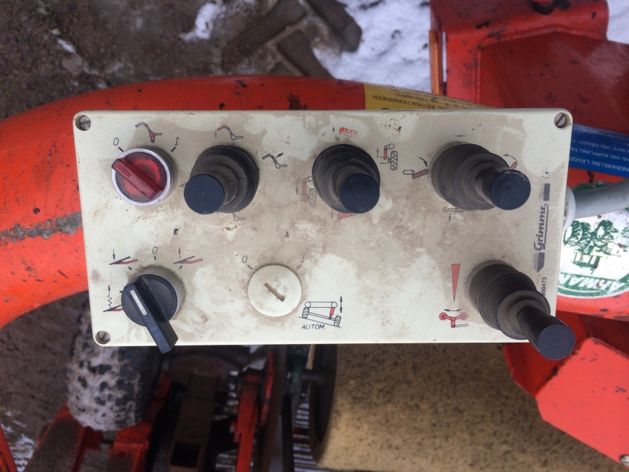 3982 Grimme DL1500 onion harvester loader