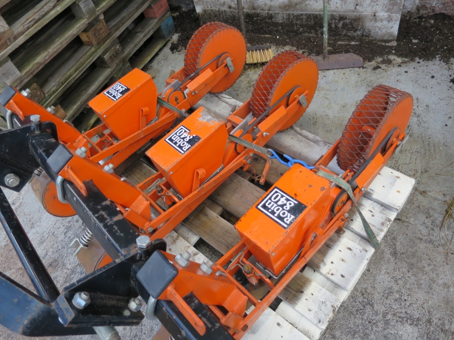 3985 Stanhay precision seeder 3 row 840 Robin